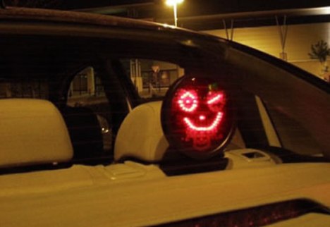 driving-led-emoticon