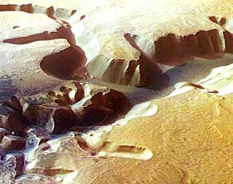 Bekas sumber air terbesar di Mars direkam Juli 2008--RTRS