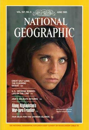 Steve McCurry menggunakan rol film Kodachrome untuk mengambil gambar mengharukan dari gadis Afgan dengan mata yang tergenang air mata (Baca Kisahnya :  http://ngm.nationalgeographic.com/2002/04/afghan-girl/index-text )